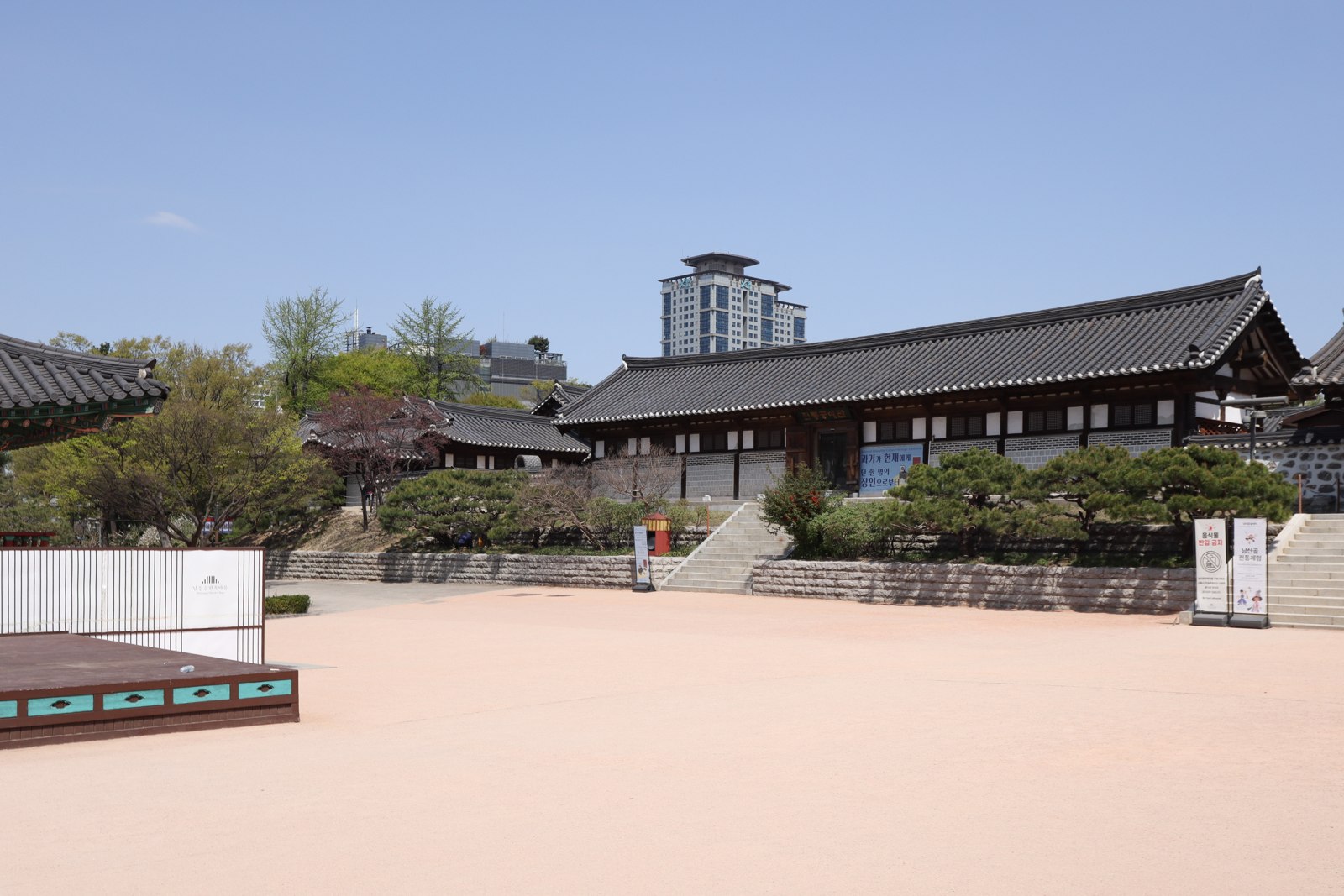 Namsangol Hanok Village: Separate House Opening Hours from the Garden Walk